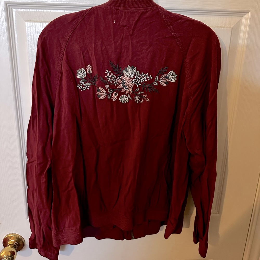 Maurices Women’s XL zip up Cardigan with embroidered flowers